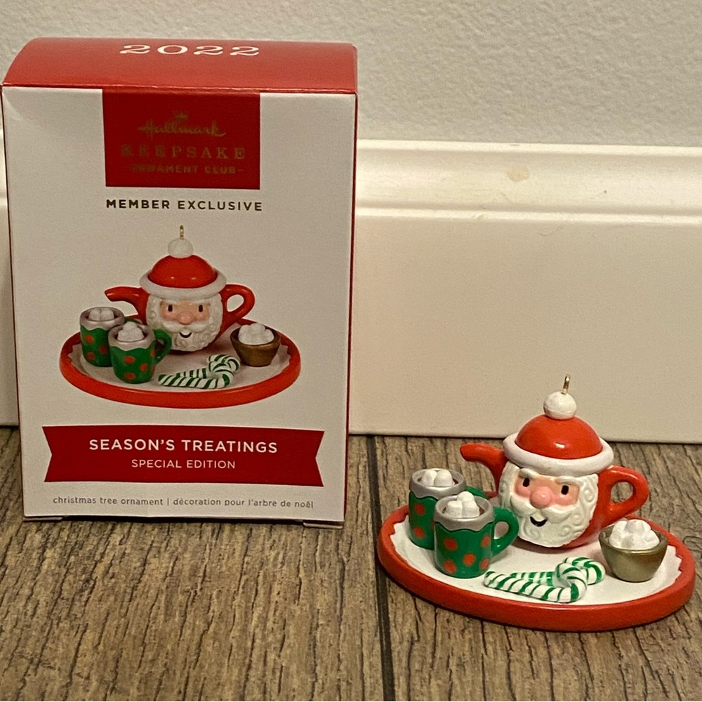Season’s Treatings Special Edition 2022 Otnament